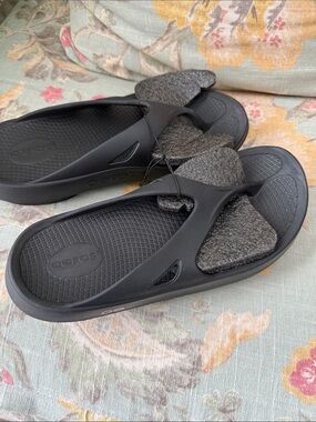 Generic Women’s Black Recovery Flip Flops
